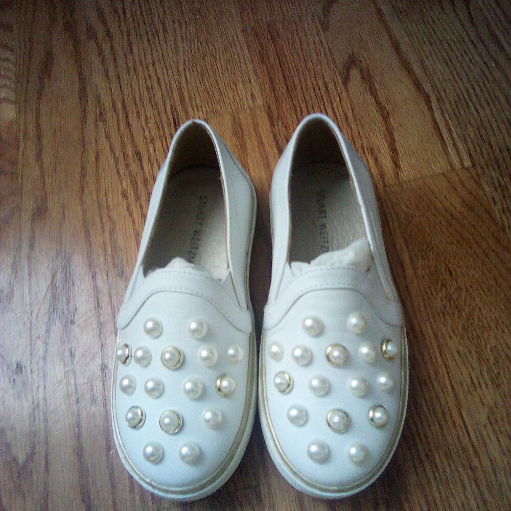 Staurt Weitzman Girls Leather nicer activewear Sneakers. New in the box.